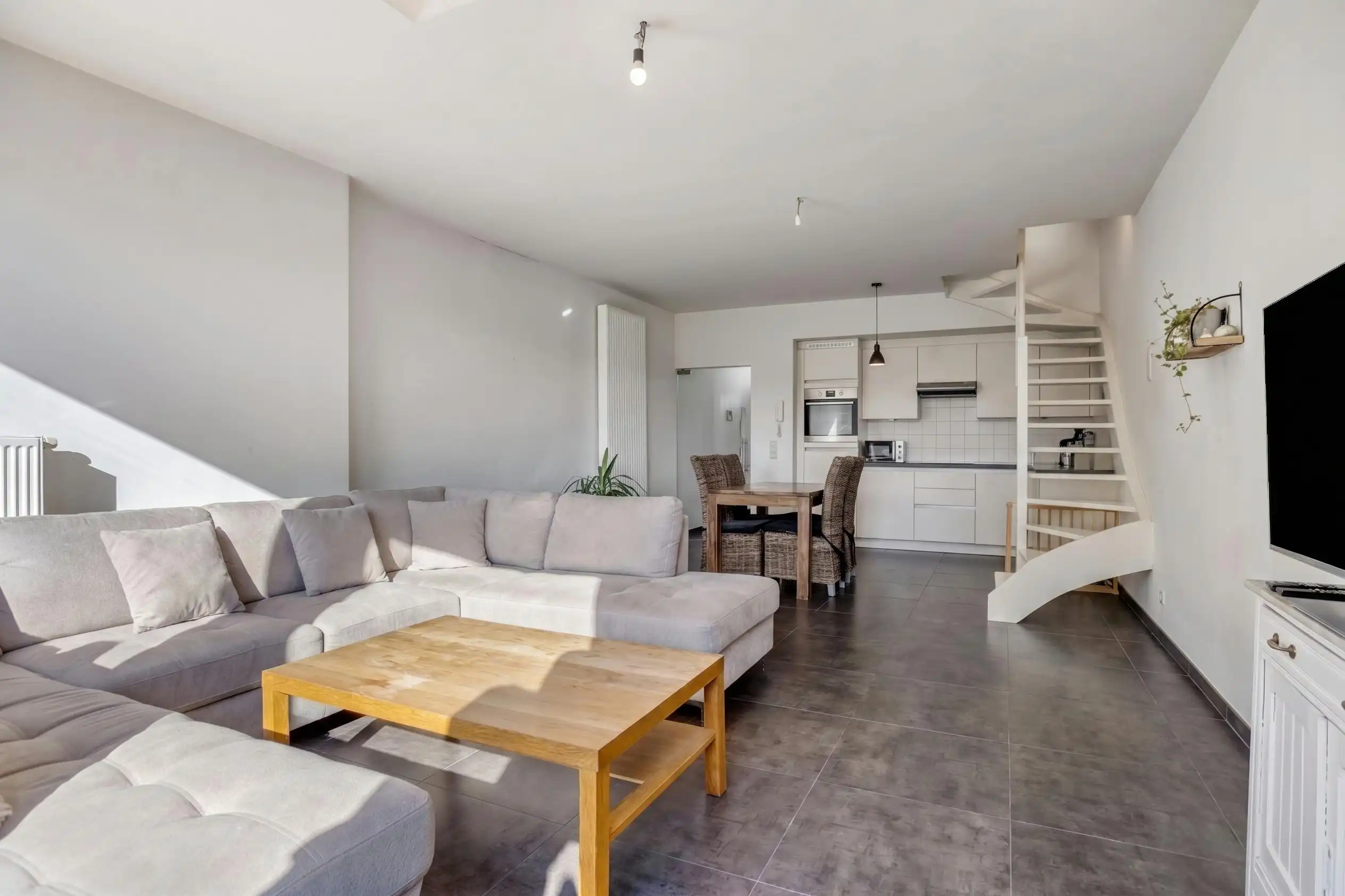 Instapklaar huis met 4 slaapkamers te koop in Kristus Koning foto 2