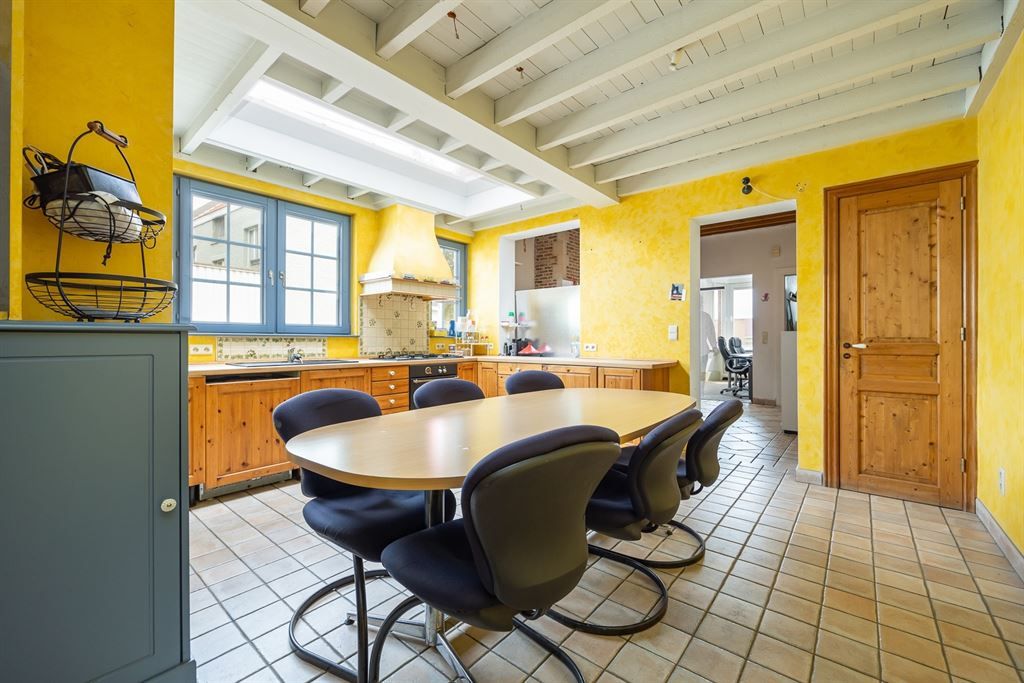 karaktervolle, te renoveren woning foto 8