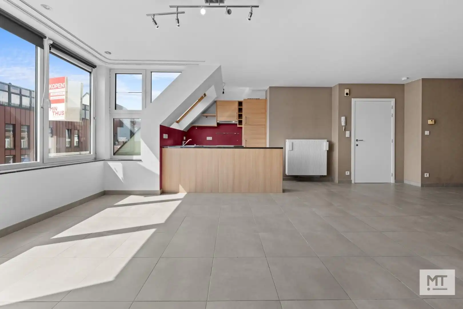Ruim appartement (109 m²) met 2 slaapkamers en garage te koop in de dorpskern van Beselare foto 6
