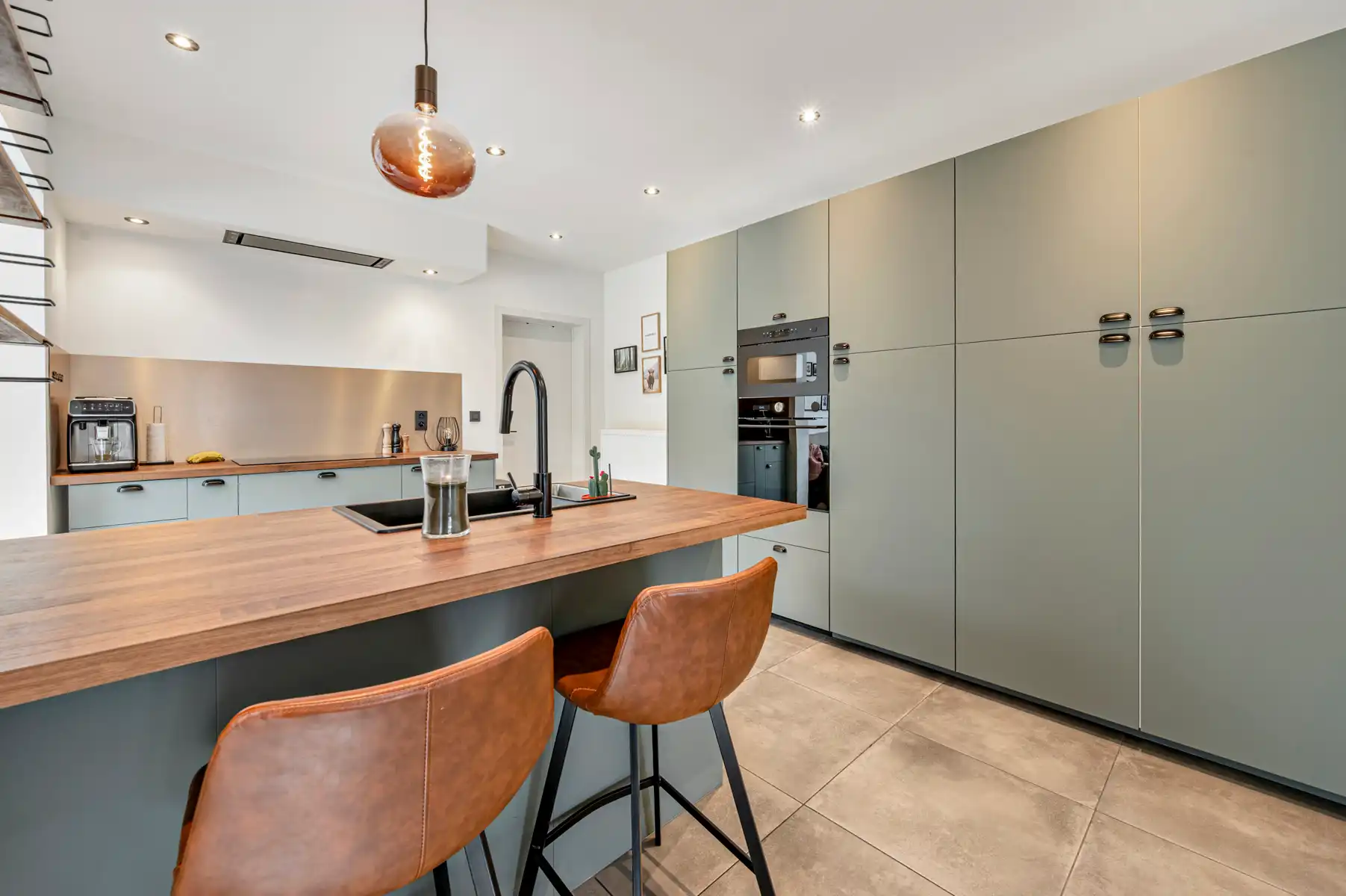 Instapklare woning met 3 slaapkamers, tuin en garage  foto 2