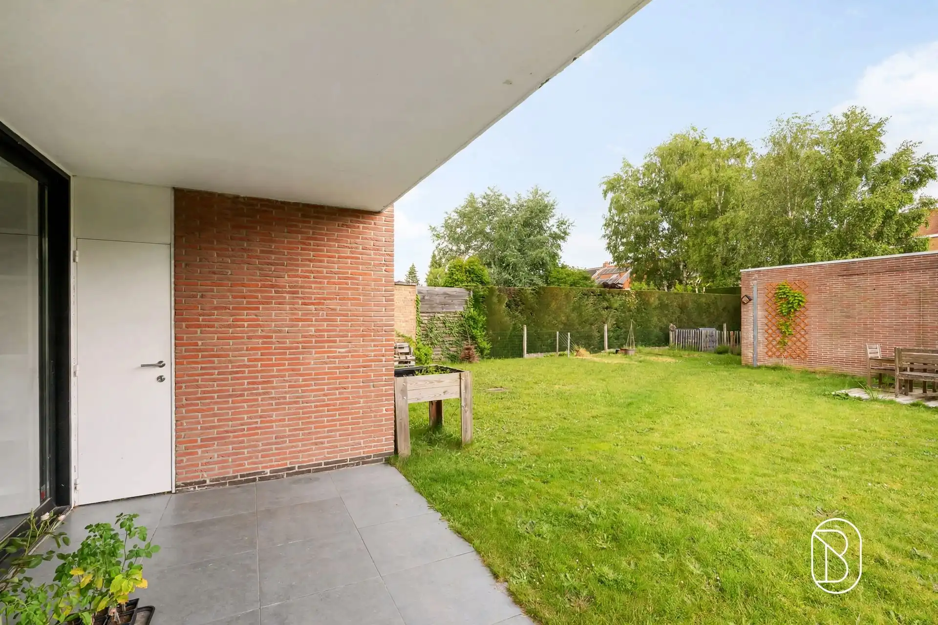 Topgelegen gelijkvloers appartement met 2 slk, tuin + aparte garagebox foto 7