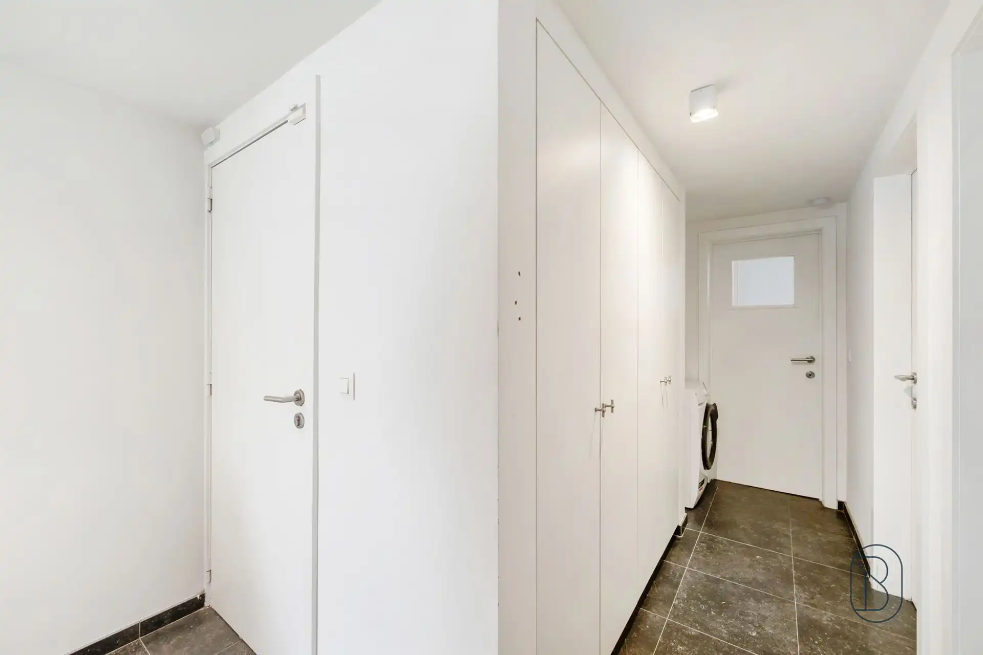 Topgelegen gelijkvloers appartement met 2 slk, tuin + aparte garagebox foto 13