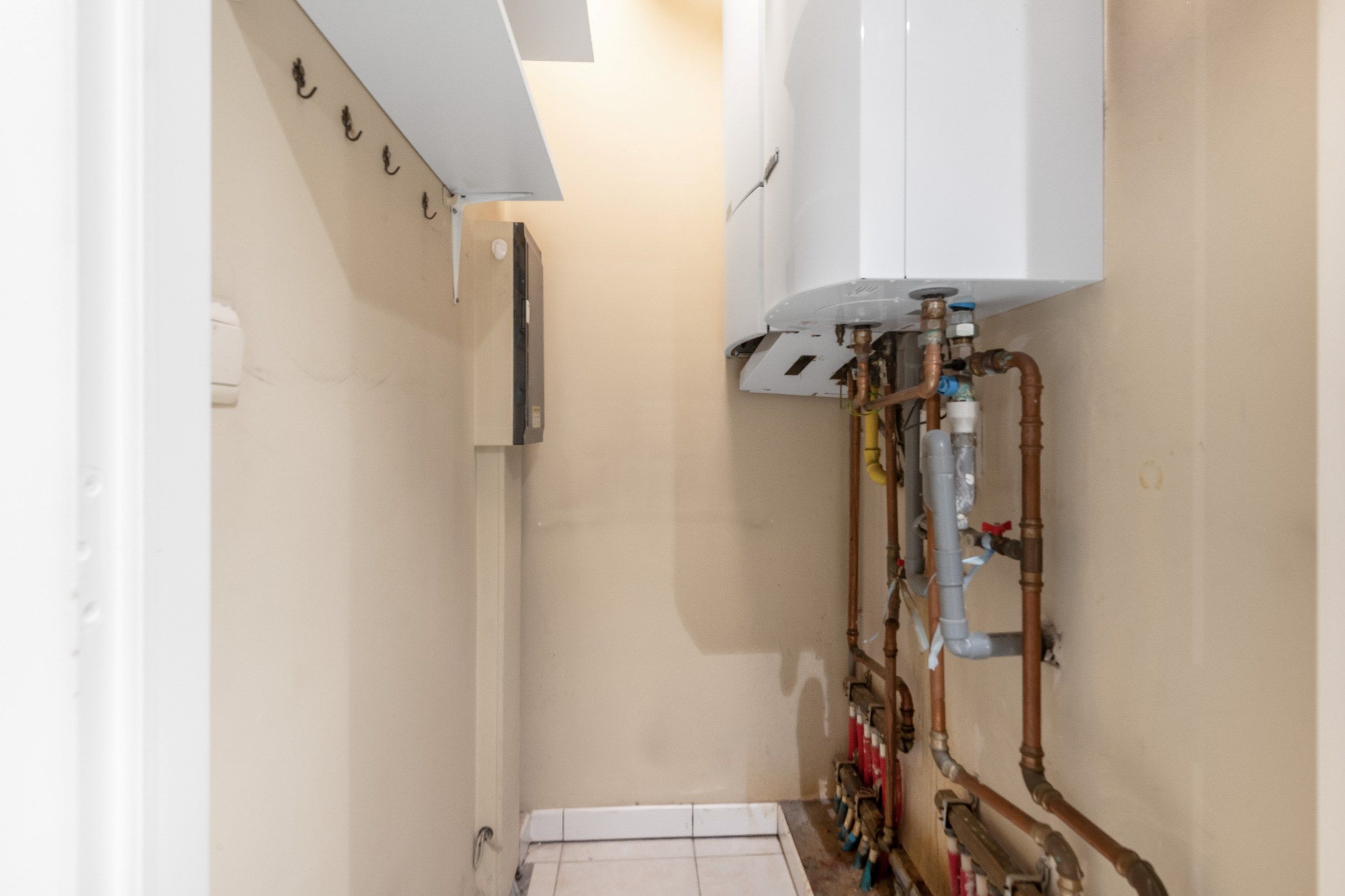 Zeer centraal gelegen, ongemeubeld appartement in de Dumortierlaan op enkele stappen van de Lippenslaan en de Zeedijk. foto 11