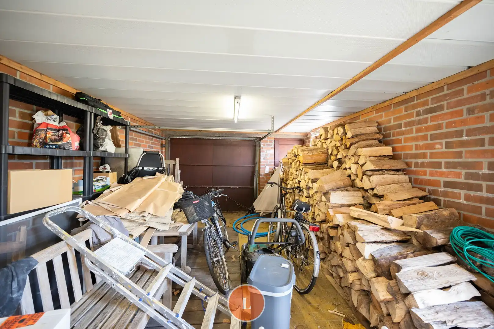 Charmante gerenoveerde halfopen woning met karaktervolle gevel foto 17