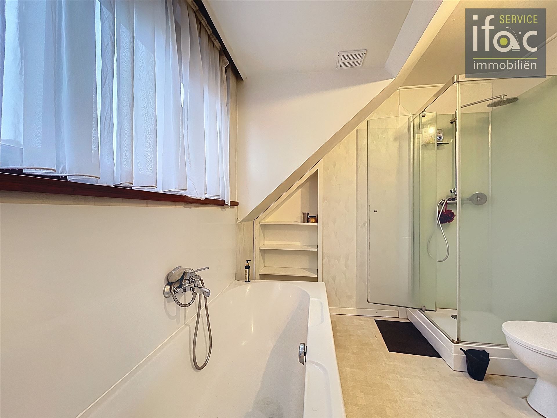 Rijwoning met tuin  foto 16