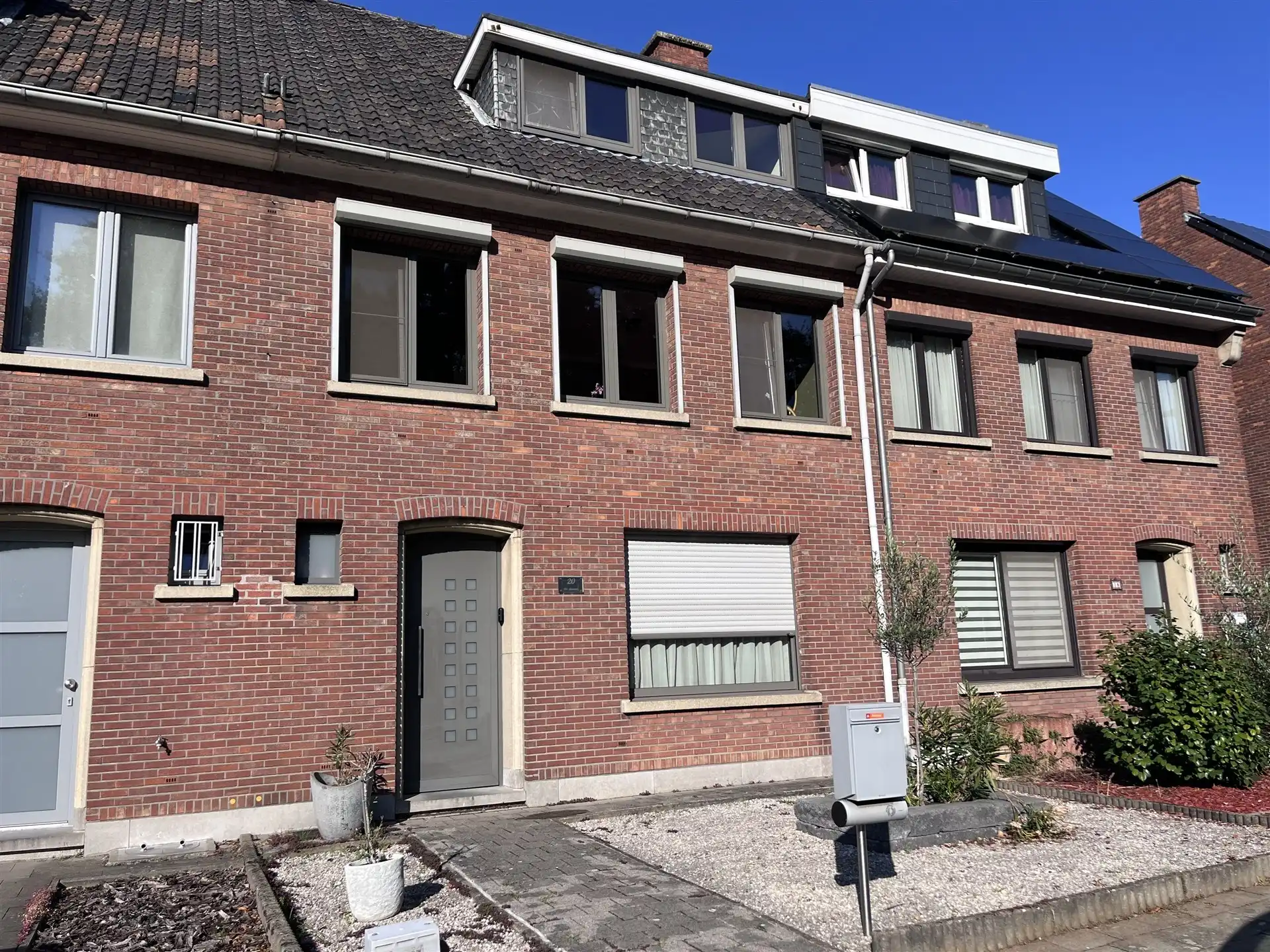 Ruime, verzorgde rijwoning met gezellige tuin!  foto {{pictureIndex}}