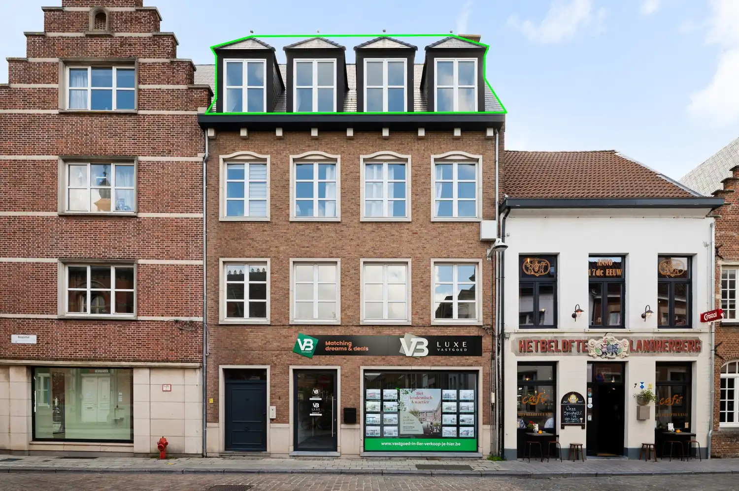 Hoofdfoto van de publicatie: Lichtrijk, instapklaar dakappartement met 2 slaapkamers nabij het Zimmerplein in Lier!