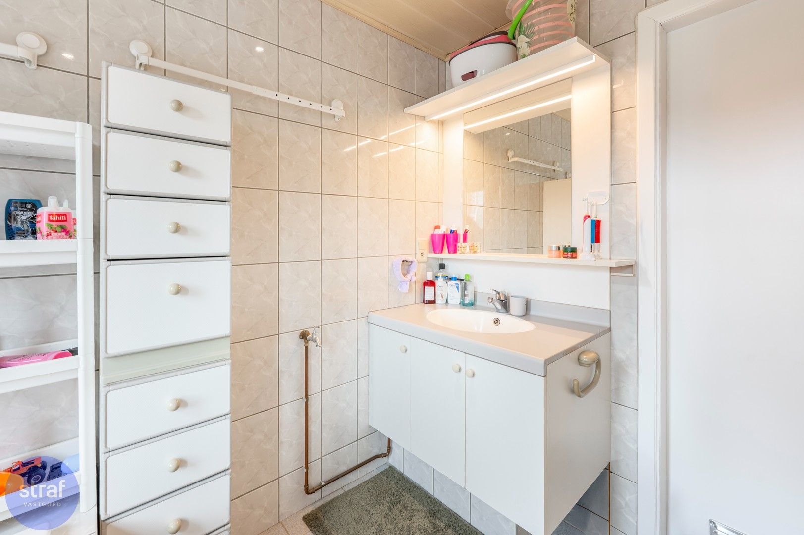 Moderne halfopen bebouwing mét groen uitzicht! foto 14