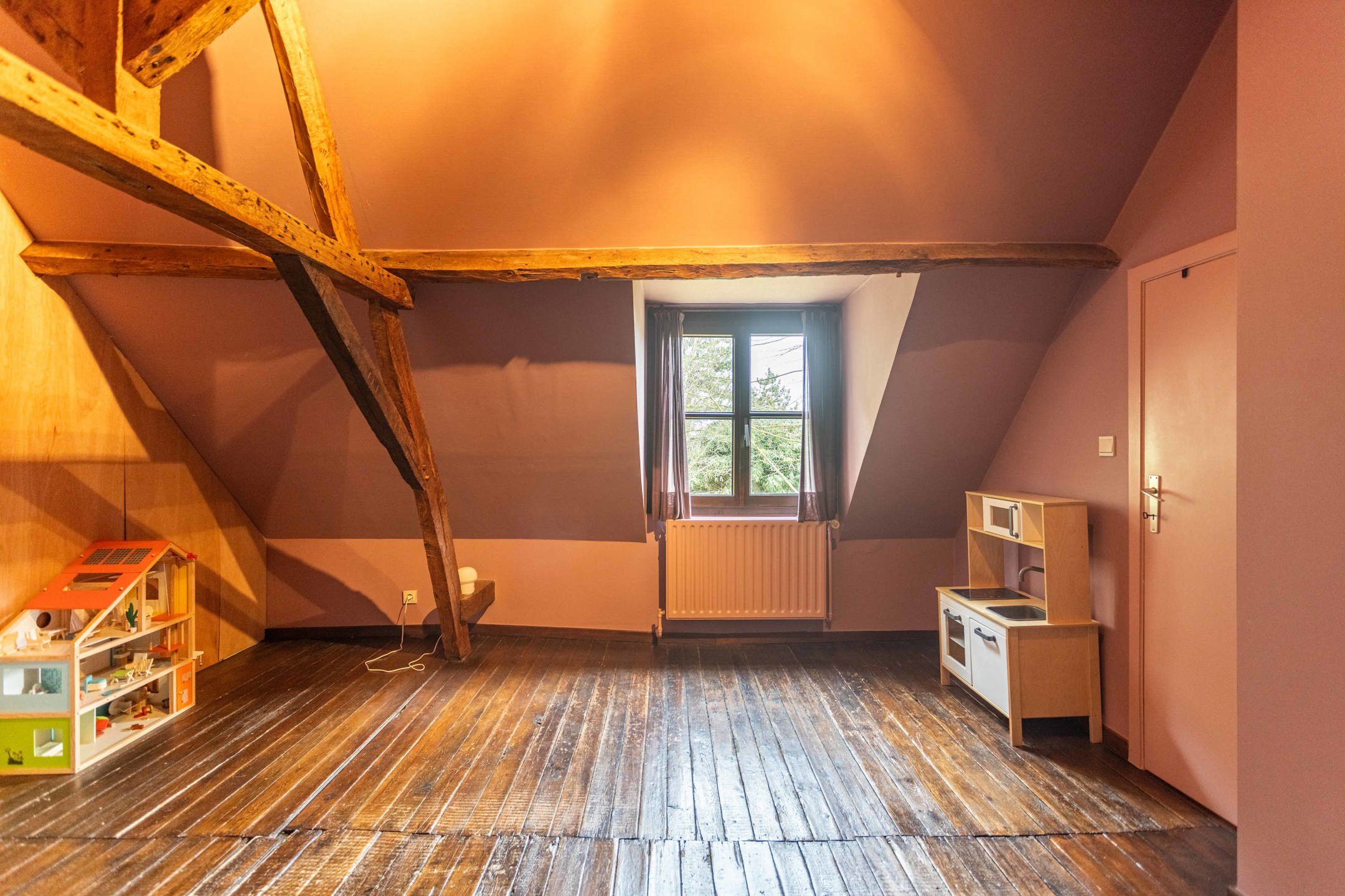 Charmante deels te renoveren alleenstaande woning  foto 30