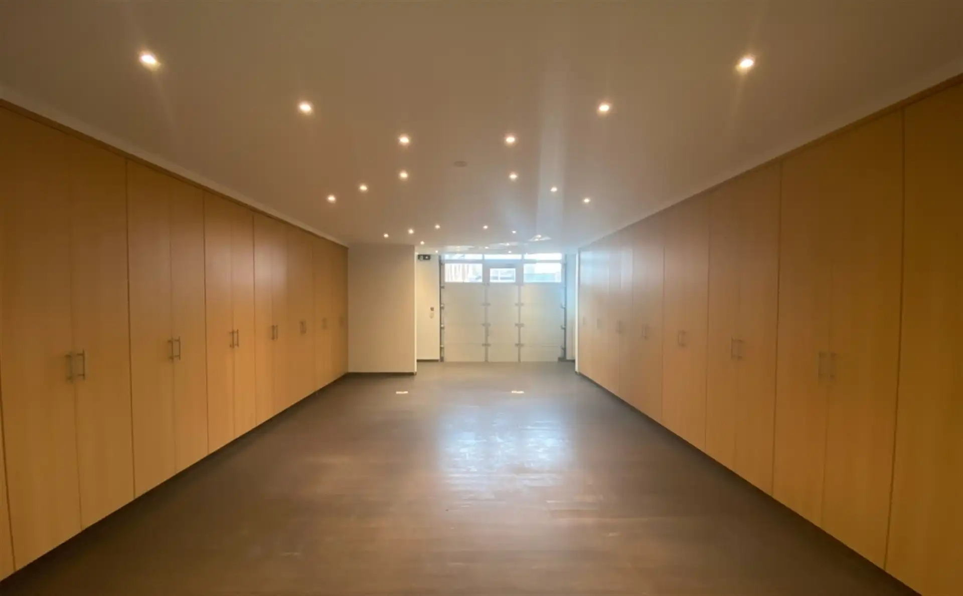 Kantoorruimte/showroom/praktijkruimte foto 2