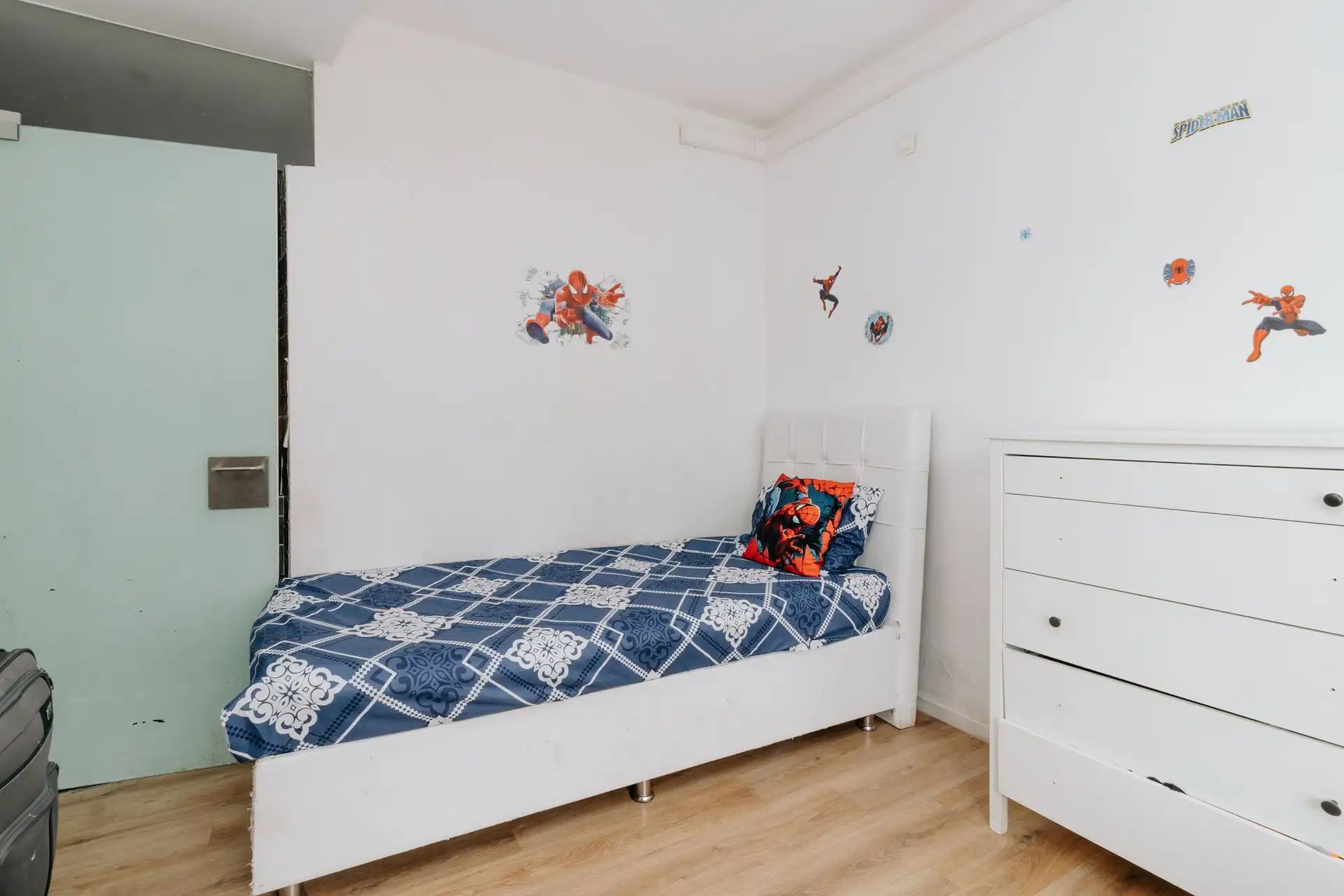 Gelijkvloers te renoveren drieslaapkamer appartement foto 10