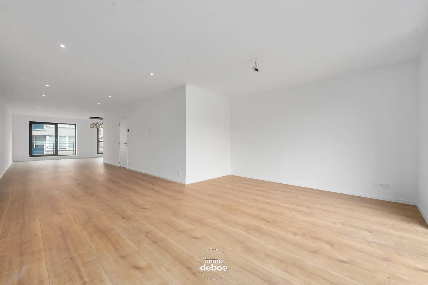 Instapklare bel-etagewoning van 260 m², volledig gerenoveerd in 2024, EPC B en zuidgerichte tuin nabij centrum en zee foto 2