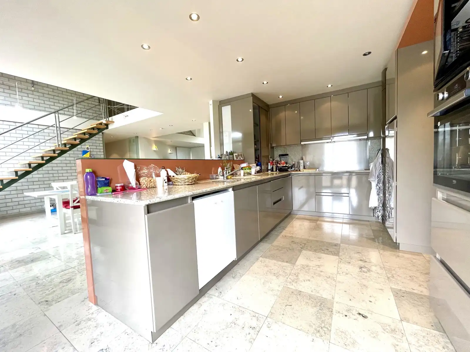 Ruim duplex appartement met handel voor agrarische functie. foto 15