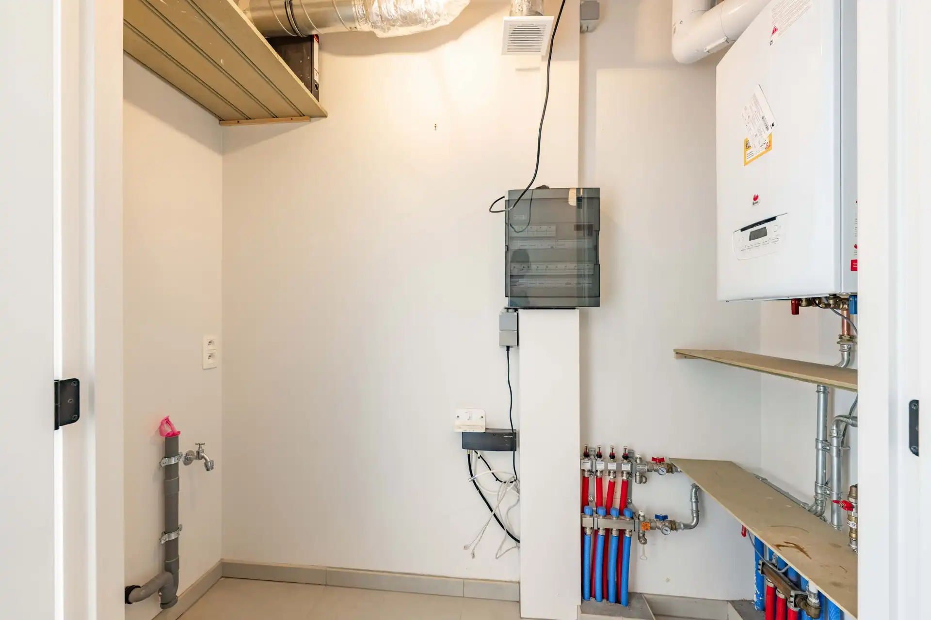 Instapklaar 1-slaapkamerappartement met terras TE HUUR in het centrum van Wielsbeke! foto 15