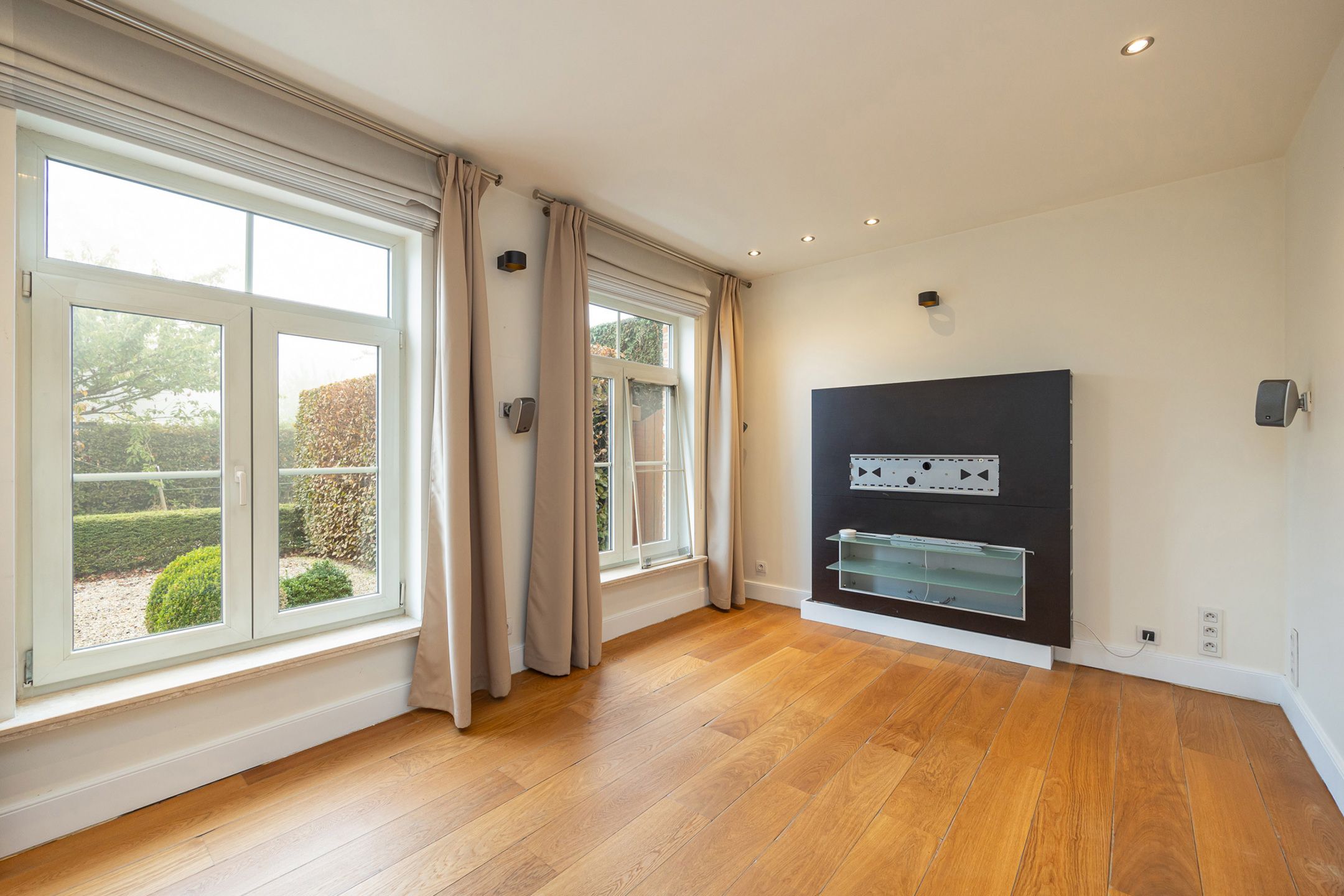 Ruime villa met tuin, bijgebouw en dubbele garage in Zoersel. foto 5