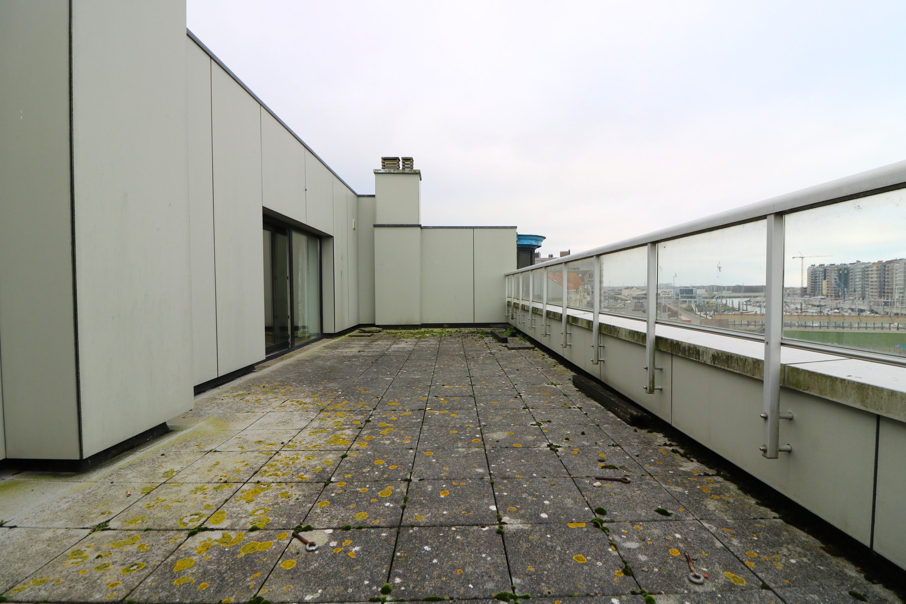 Zeer ruim appartement (139m²) met prachtig zicht op Leopoldpark, jachthaven en zee.  foto 15