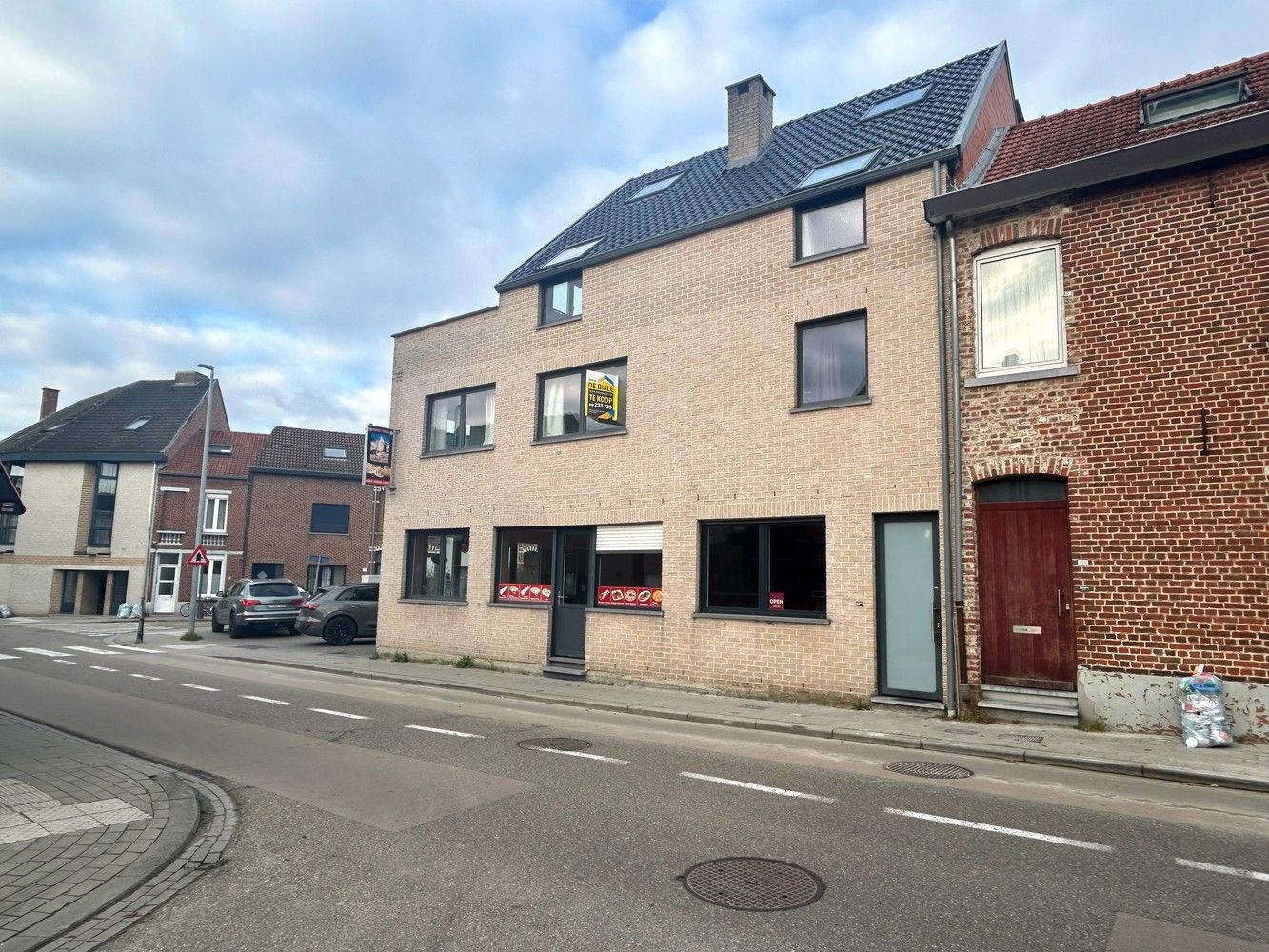 Handelspand met zeer ruim appartement en privatieve parking! foto 2
