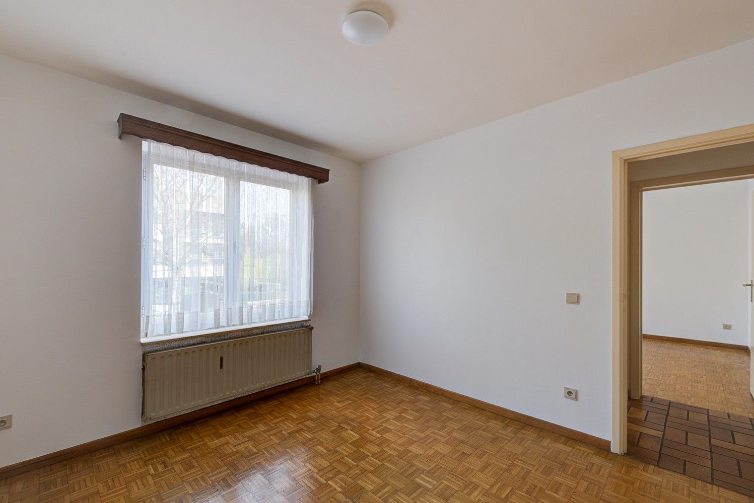 VERZORGD APPARTEMENT MET 3 SLAAPKAMERS, RUIM TERRAS EN AUTOSTAANPLAATS NABIJ HET CENTRUM VAN BILZEN foto 8