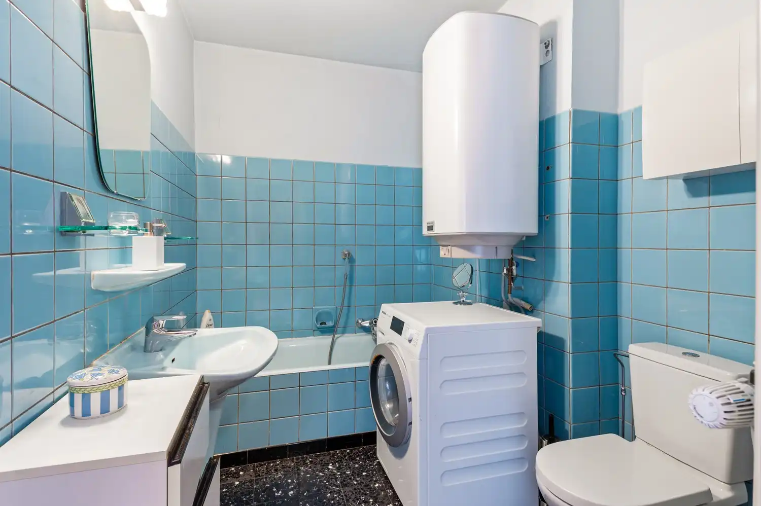 Charmant, doch op te frissen appartement met 2 slaapkamers en terras op centrale locatie in Deurne! foto 14