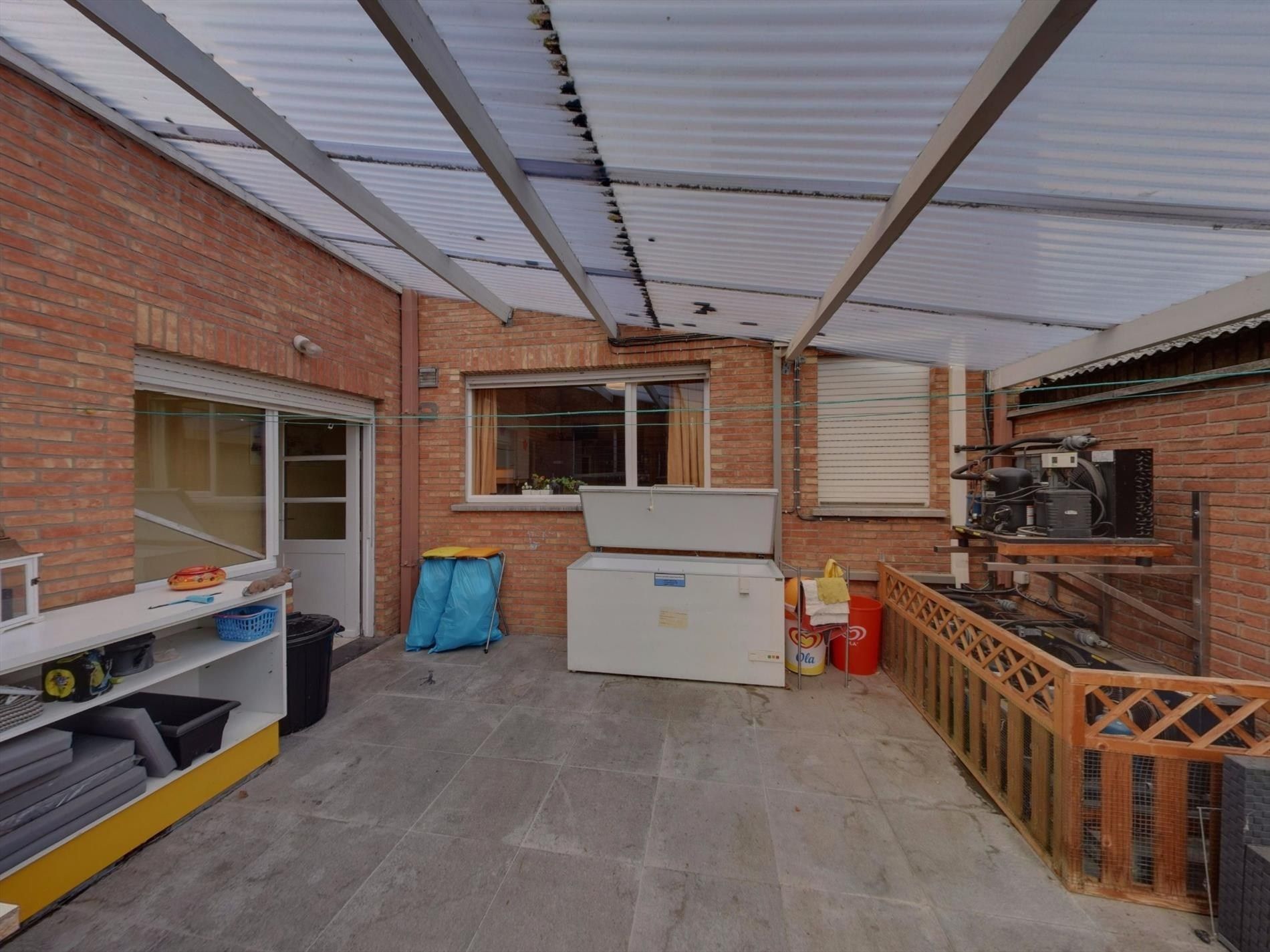 Handelspand met ruime woonst op topligging in Sint-Andries foto 19