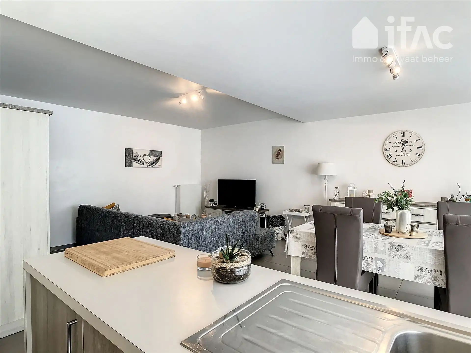Recent gelijkvloers appartement met 2 slaapkamers en parking foto 2
