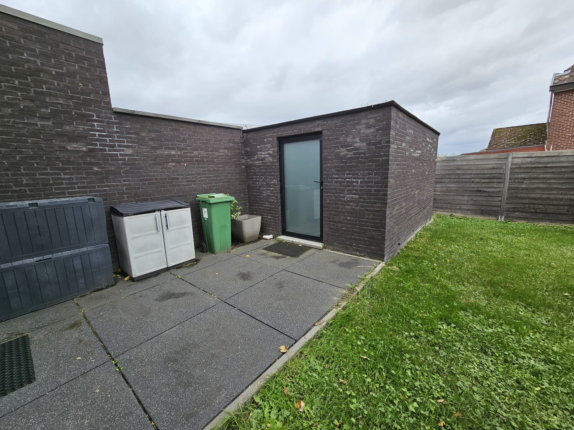 Moderne woning met inpandige garage en tuin foto 21