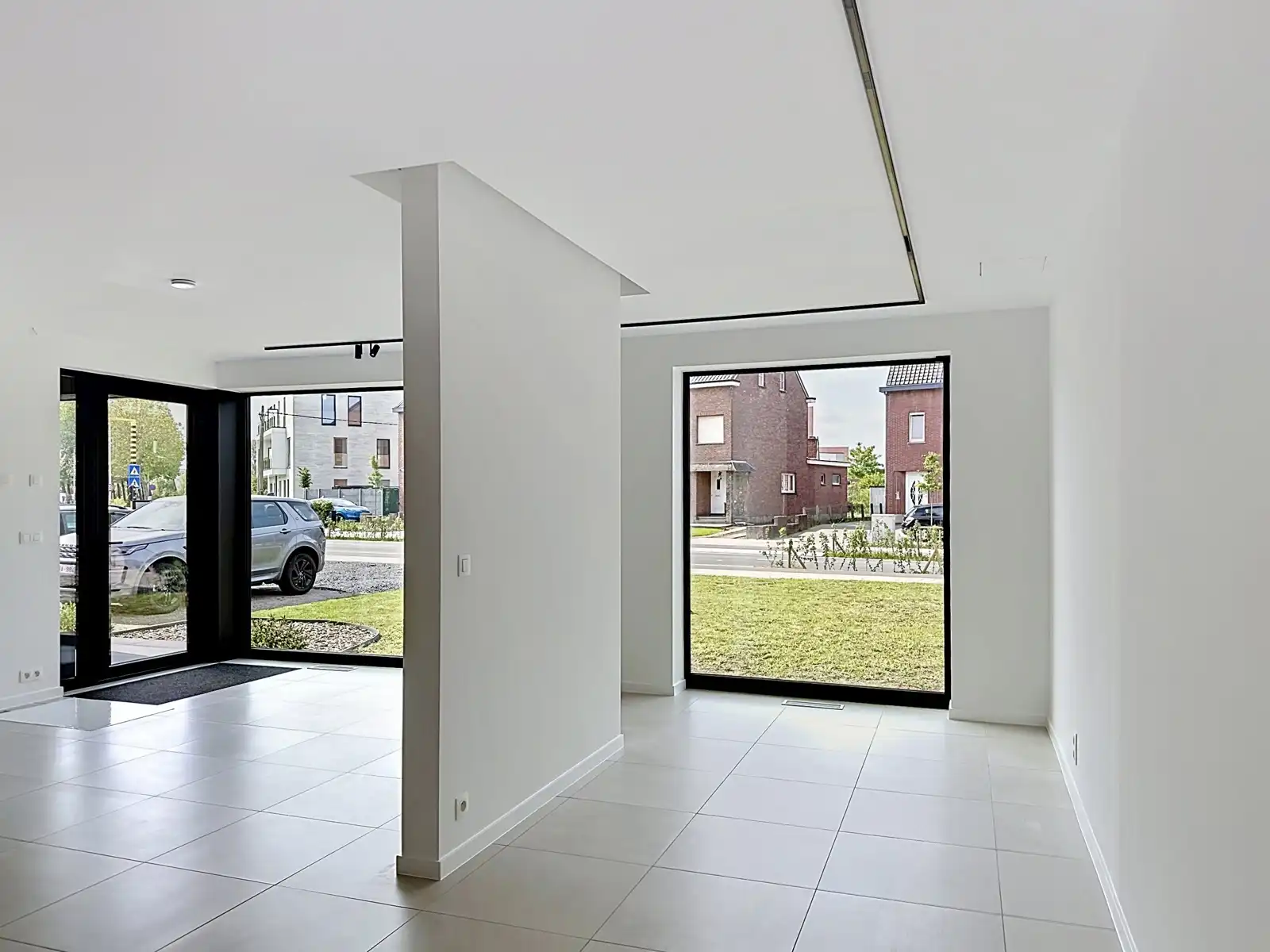 Praktijkruimte / commercieel gelijkvloers met veel passage foto 3