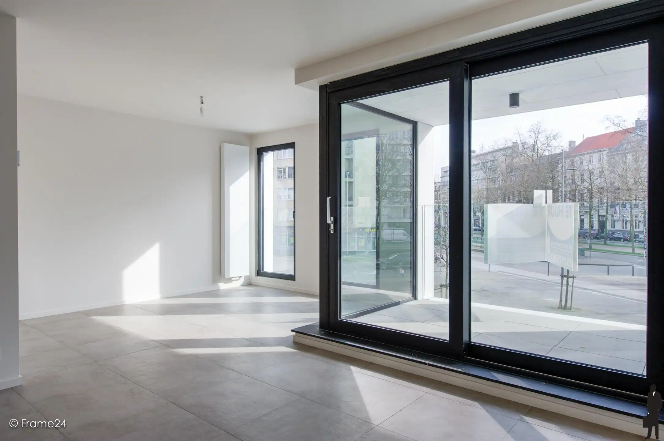 Lichtrijk 2-slaapkamerappartement met terras en staanplaats! foto 4