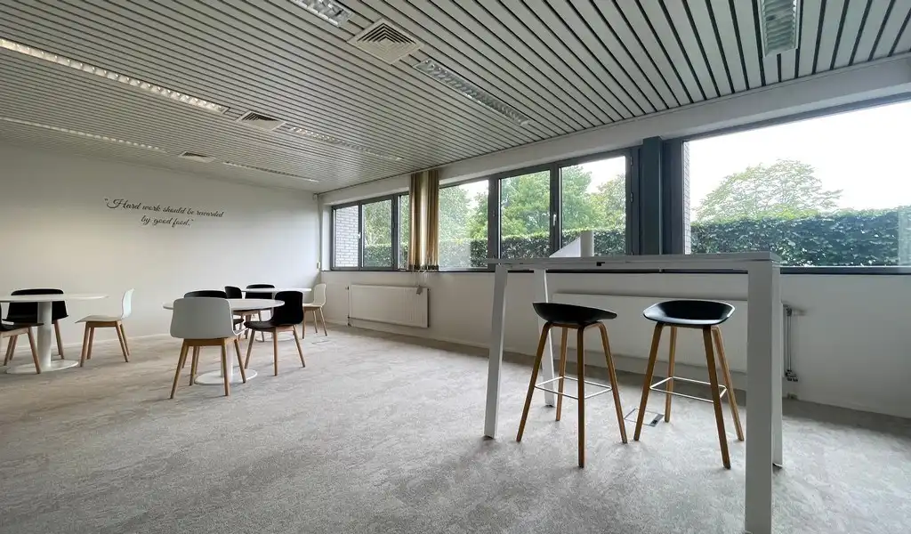 Instapklaar gelijkvloers kantoor te huur in Mechelen-Noord foto 7