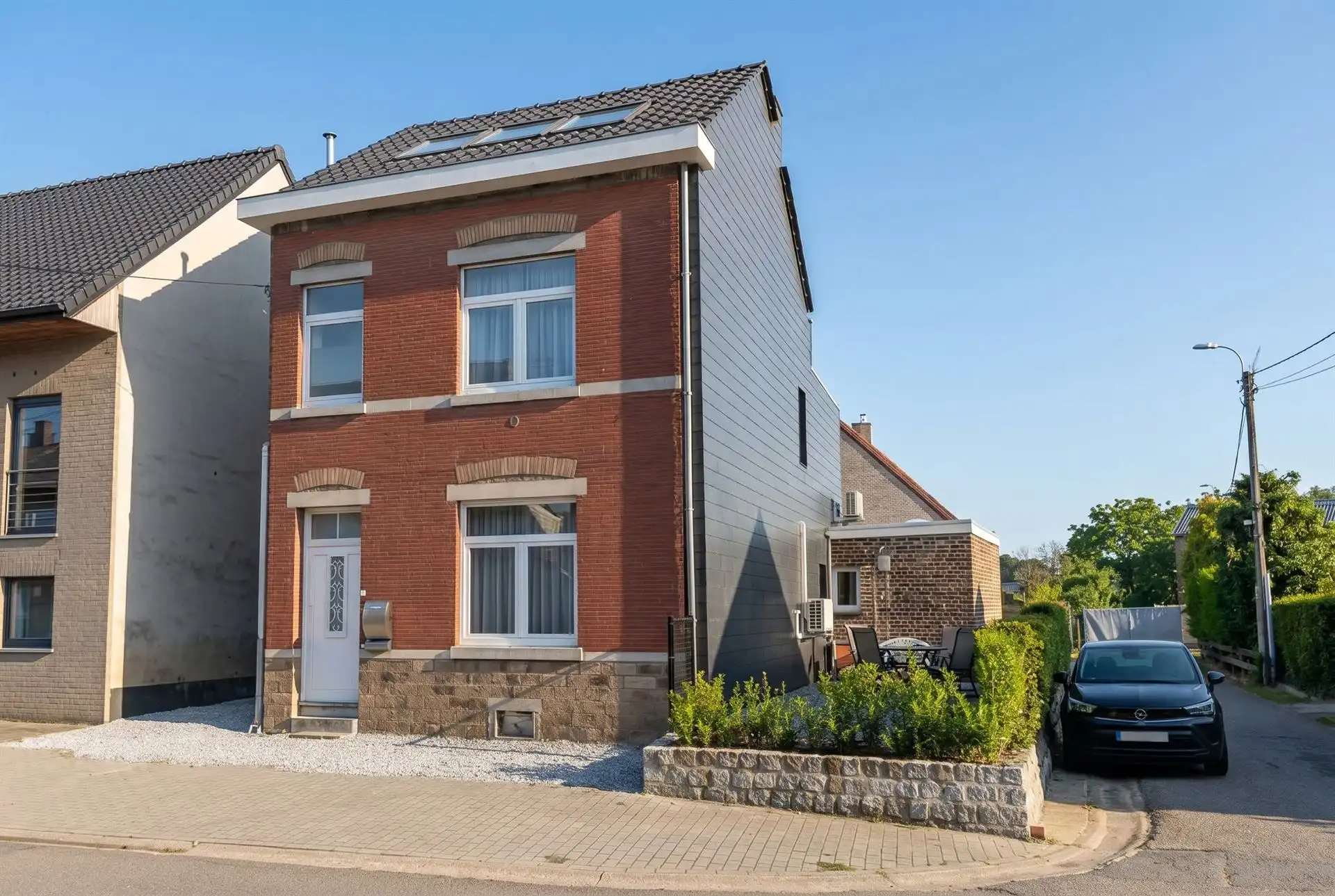 Gerenoveerde woning (213m²) met 4 slaapkamers in het rustige Moelingen (Voeren) foto {{pictureIndex}}