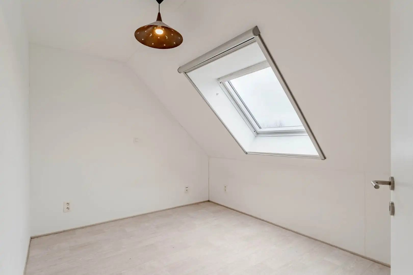 Gerenoveerde, goed onderhouden woning nabij het centrum van Bree mét een grote garage/werkplaats bereikbaar langs de Filterstraat aan de achterzijde van de woni foto 22