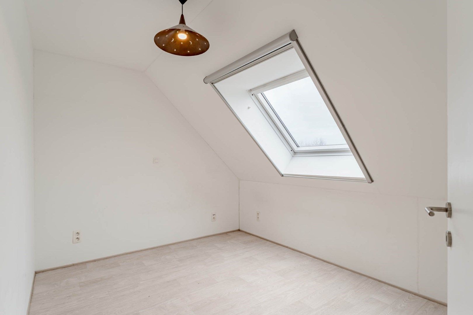 Gerenoveerde, goed onderhouden woning nabij het centrum van Bree mét een grote garage/werkplaats bereikbaar langs de Filterstraat aan de achterzijde van de woni foto 22