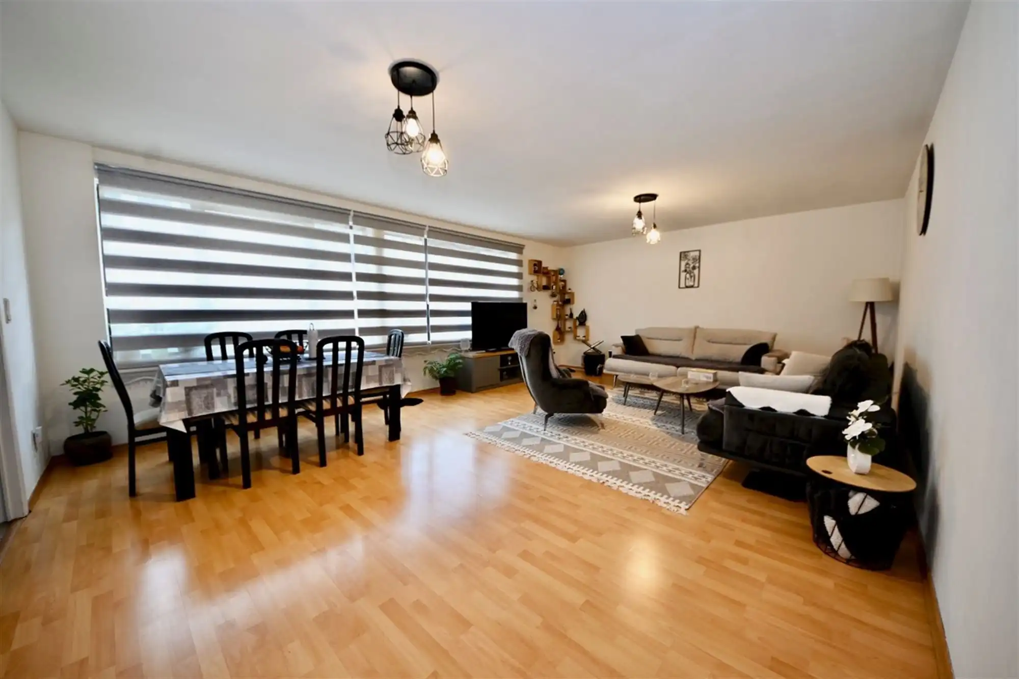 Instapklaar appartement met 3 slaapkamers en garage. foto 3