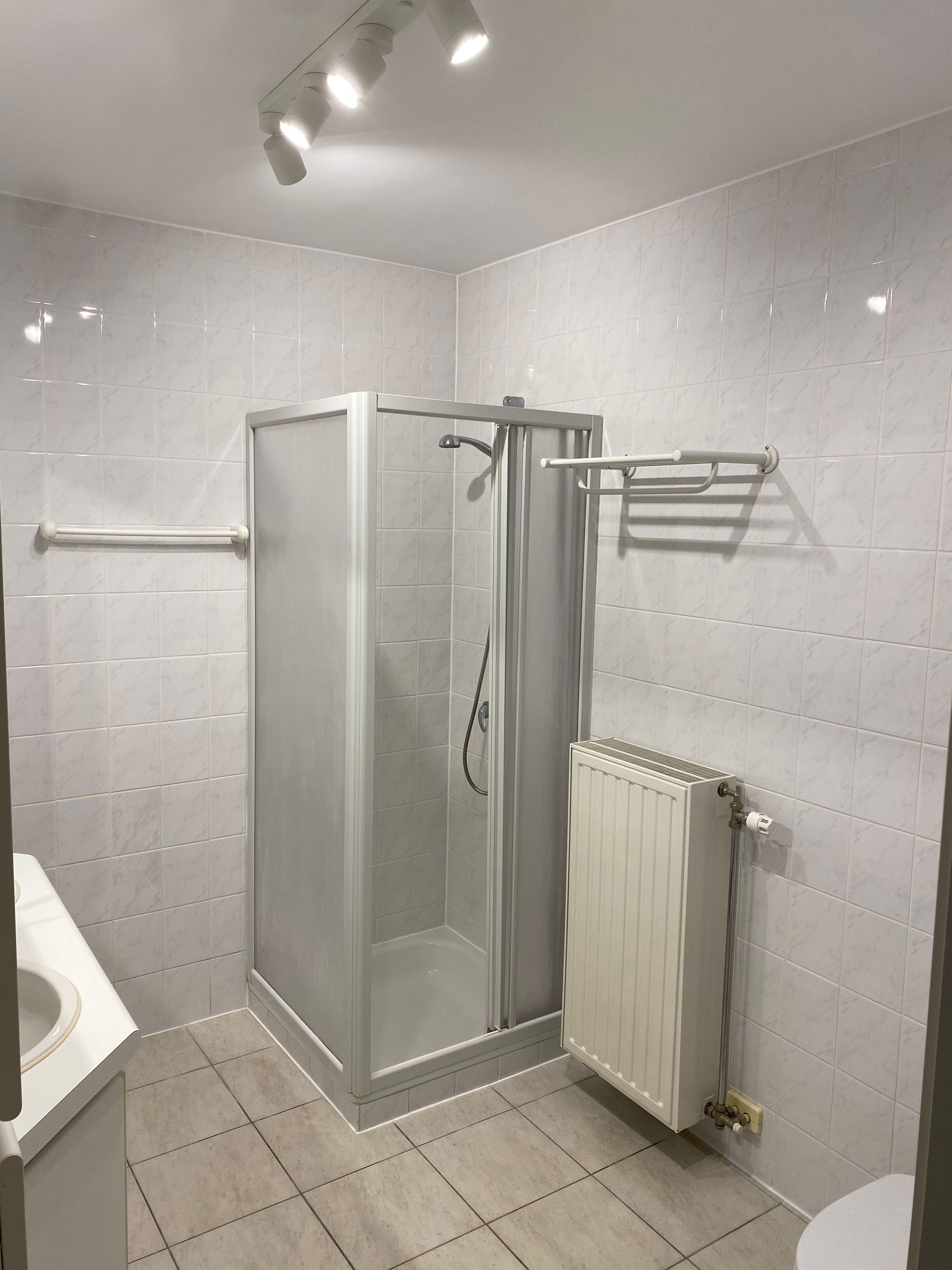 Instapklaar 2-slpk APPARTEMENT + GARAGE foto 20