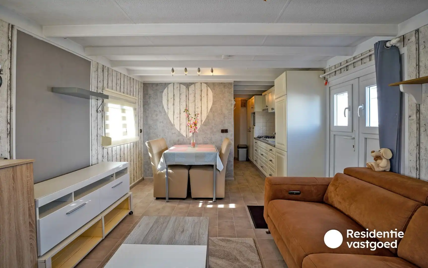 Goed verzorgde stacaravan op 900m van zee in Domein Polderpark te Nieuwpoort, op een stuk privé grond van 128m².  foto 7