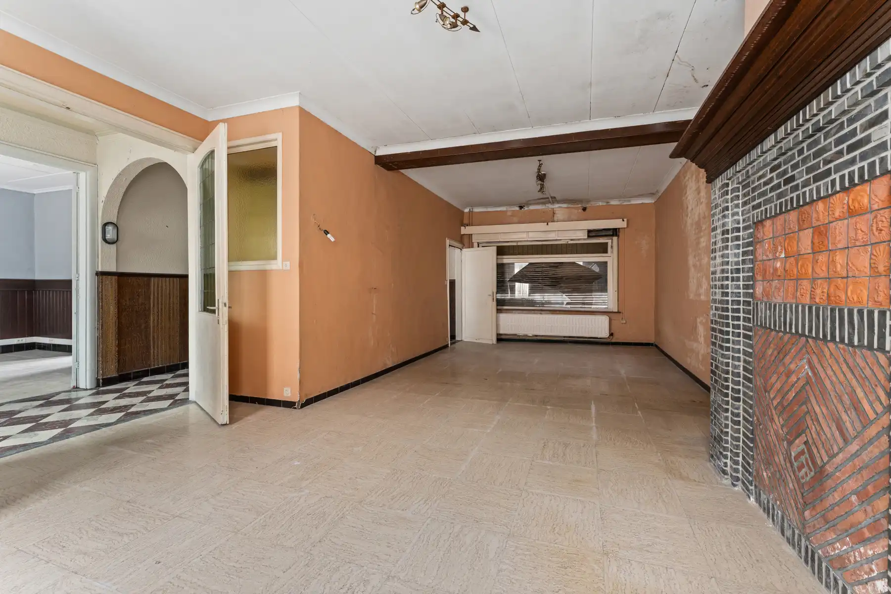 Ruime te renoveren woning met garage in centrum Kortemark foto 6