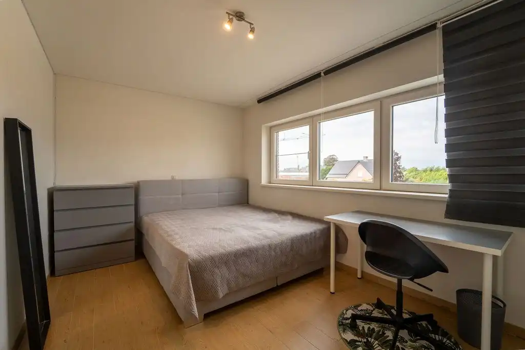 RUIM HANDELSHUIS MET WOONST TE SPALBEEK (HASSELT) foto 13