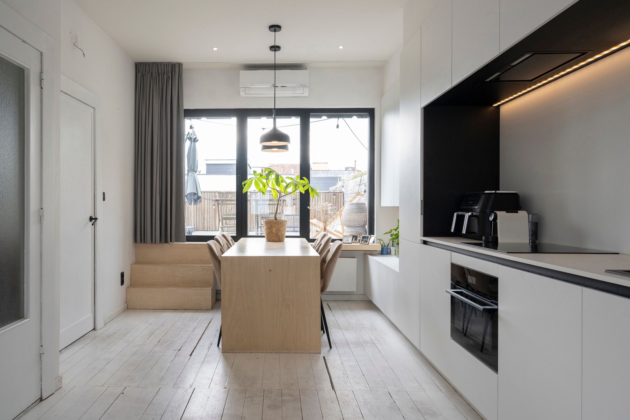 Moderne kantoorruimte + appartement met terrassen foto 8