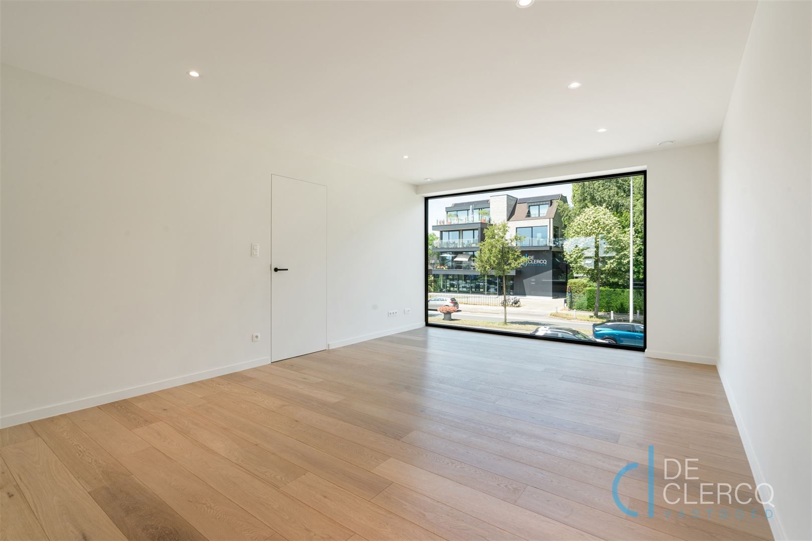 Piekfijn gerenoveerd appartement te koop, centrum Lochristi! foto 2