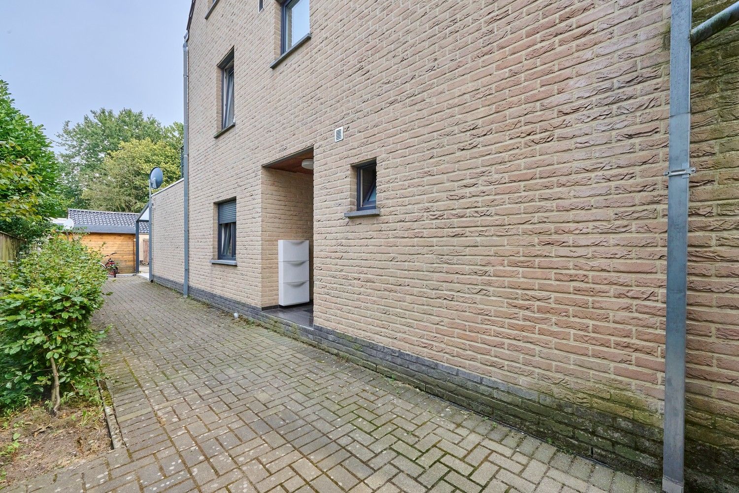 Gelegen in een rustige straat nabij het centrum ruim bemeten appartement (165m²) met 3 slaapkamers foto 2