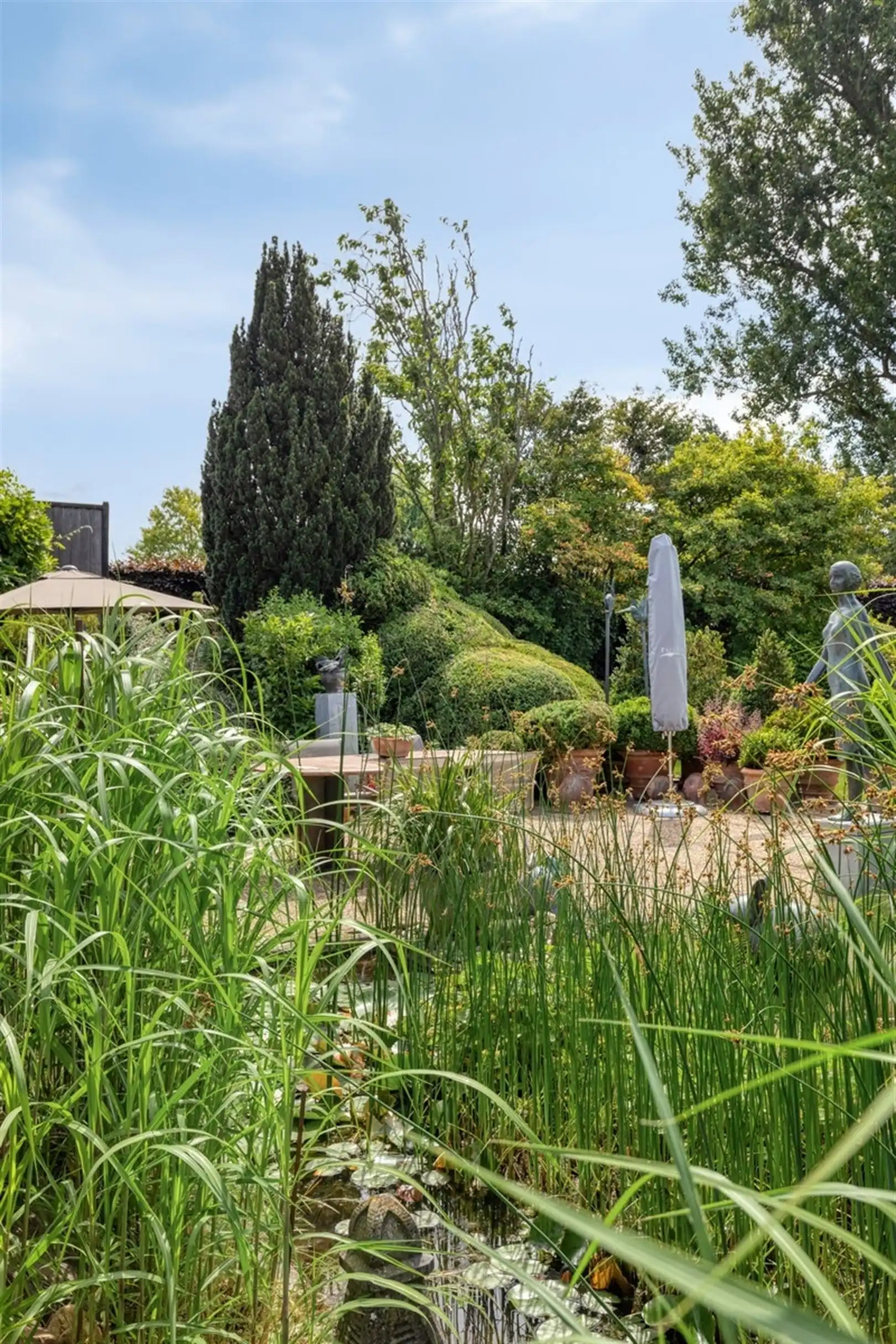 Goed onderhouden villa met prachtige tuin en adembenemende verzichten. foto 32