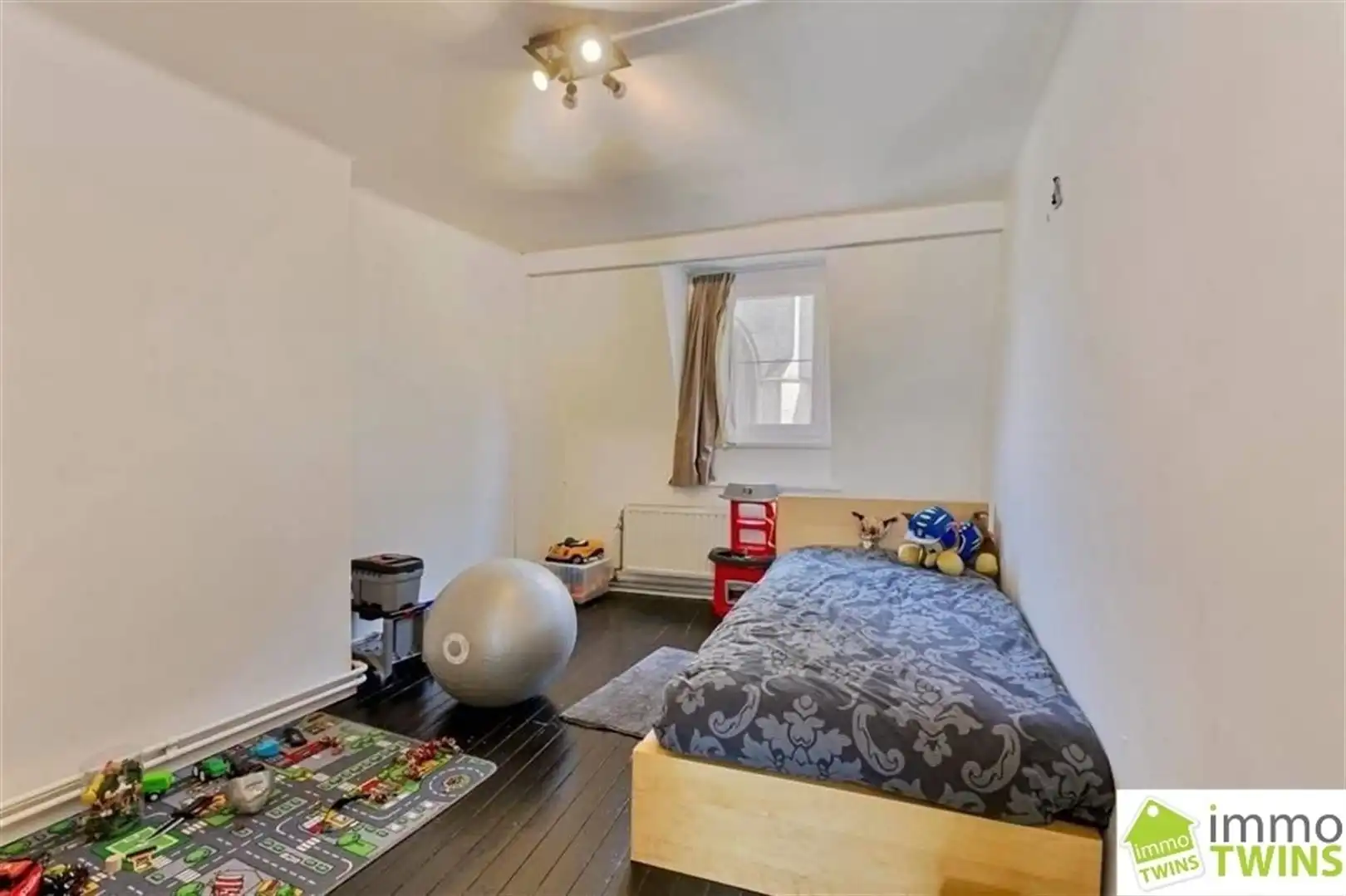 Karaktervolle, ruime woning met 6 slaapkamers, binnenkoer met jacuzzi en topligging! foto 15