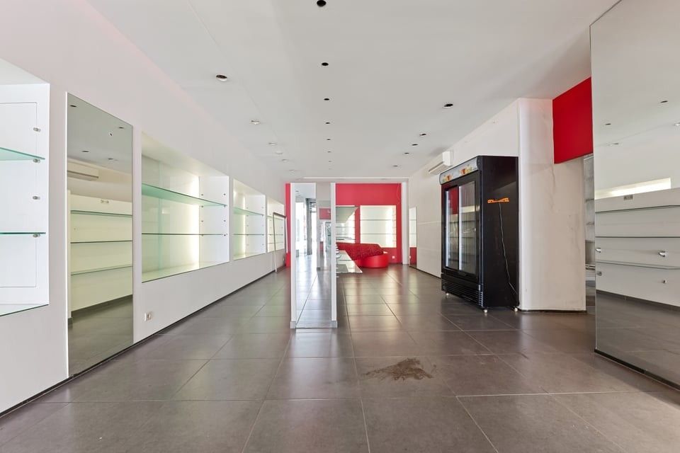 ICONISCH HANDELSPAND MET LUXUEUZE WOONST OP DE GROTE MARKT VAN SINT-TRUIDEN foto 38