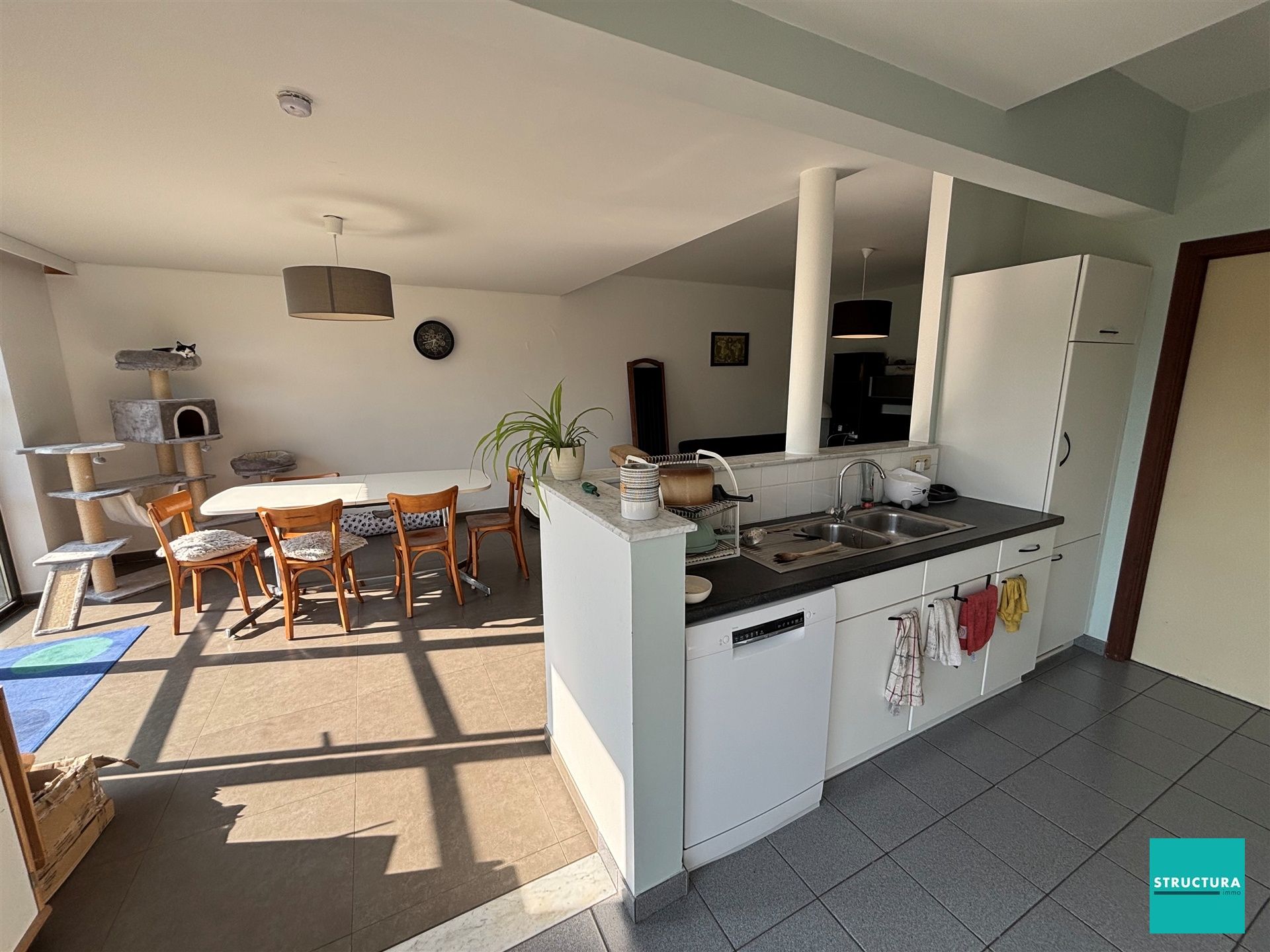 Gelijkvloers appartement met ruime tuin  foto {{pictureIndex}}