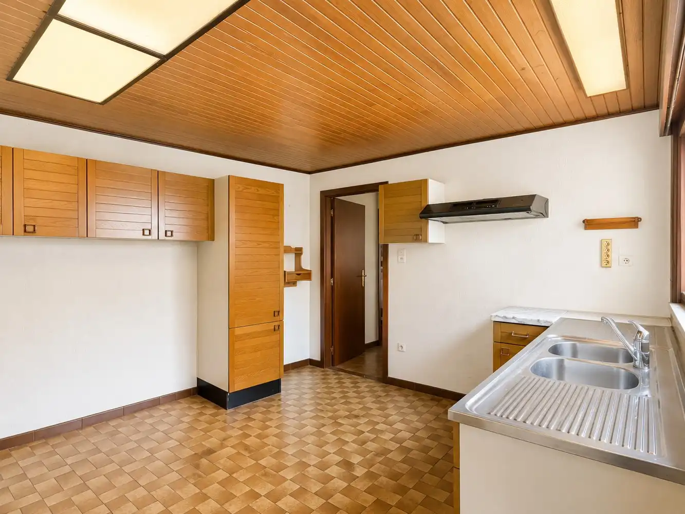 Te renoveren woning met 3 slaapkamers, garage en diepe tuin foto 7