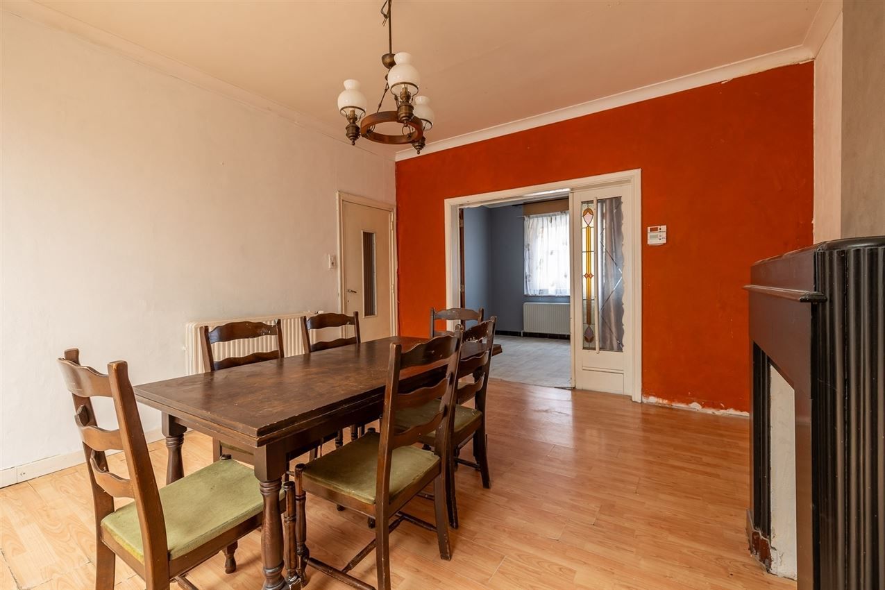 Ruime woning met zuidgerichte tuin en garage in rustige straat nabij centrum. EPC C en 5+ slaapkamers. foto 9