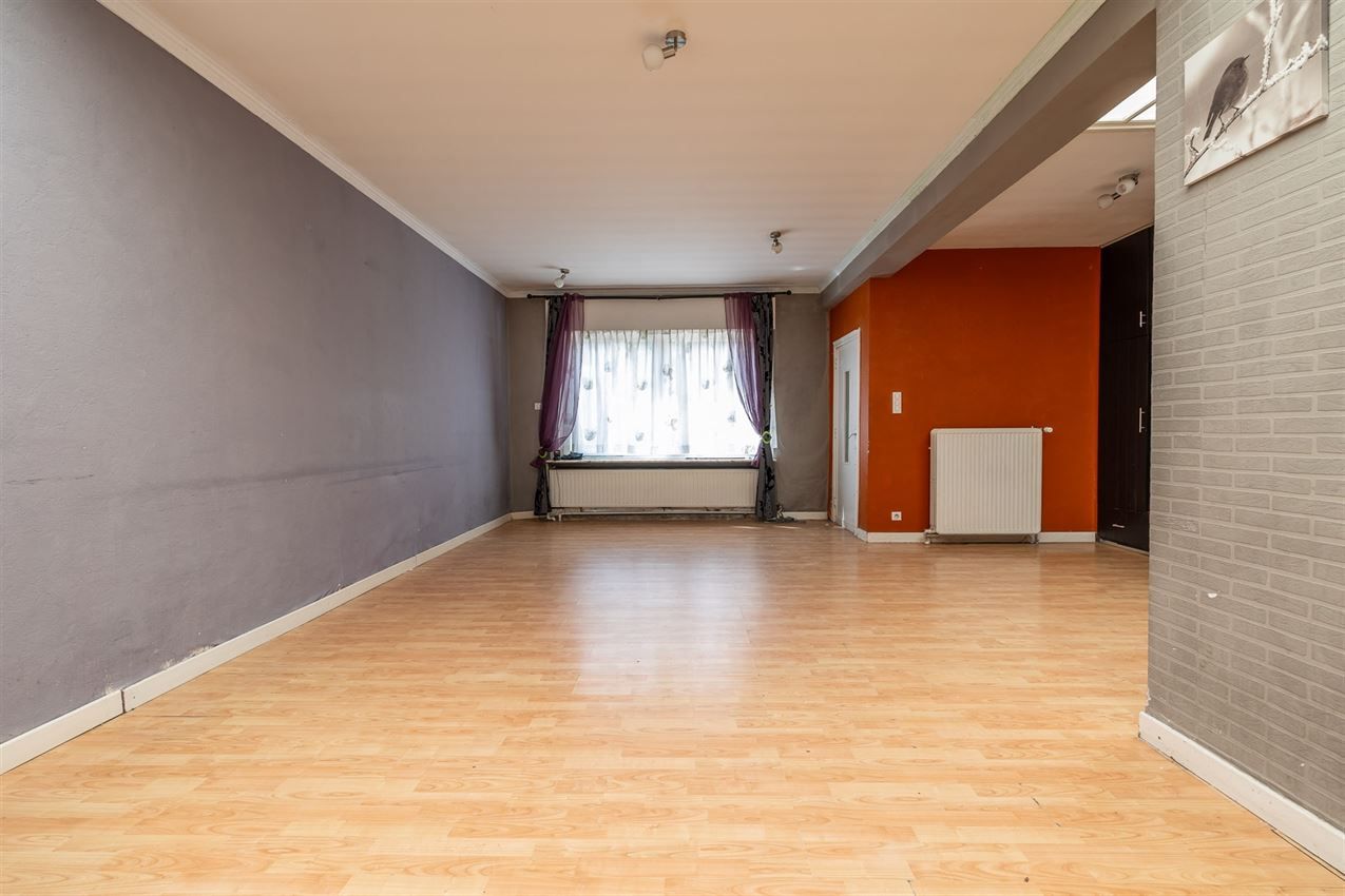 Ruime woning met zuidgerichte tuin en garage in rustige straat nabij centrum. EPC C en 5+ slaapkamers. foto 9