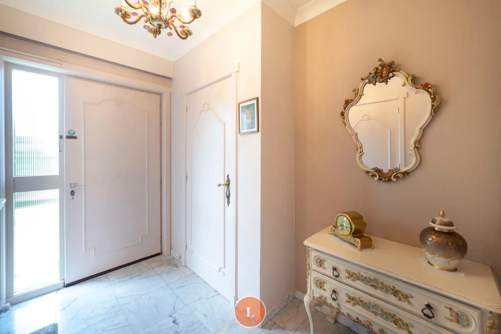 Gelijkvloerse woning met 3 slaapkamers en garage. foto 2