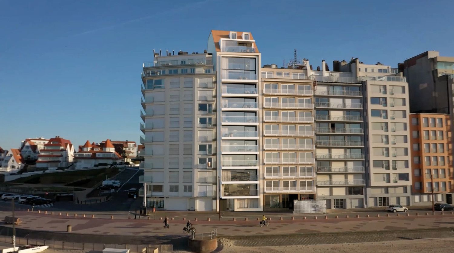 Uitzonderlijk breed - 1ste lijn zeezicht - appartement met 3 slaapkamers. Nieuwbouw foto {{pictureIndex}}