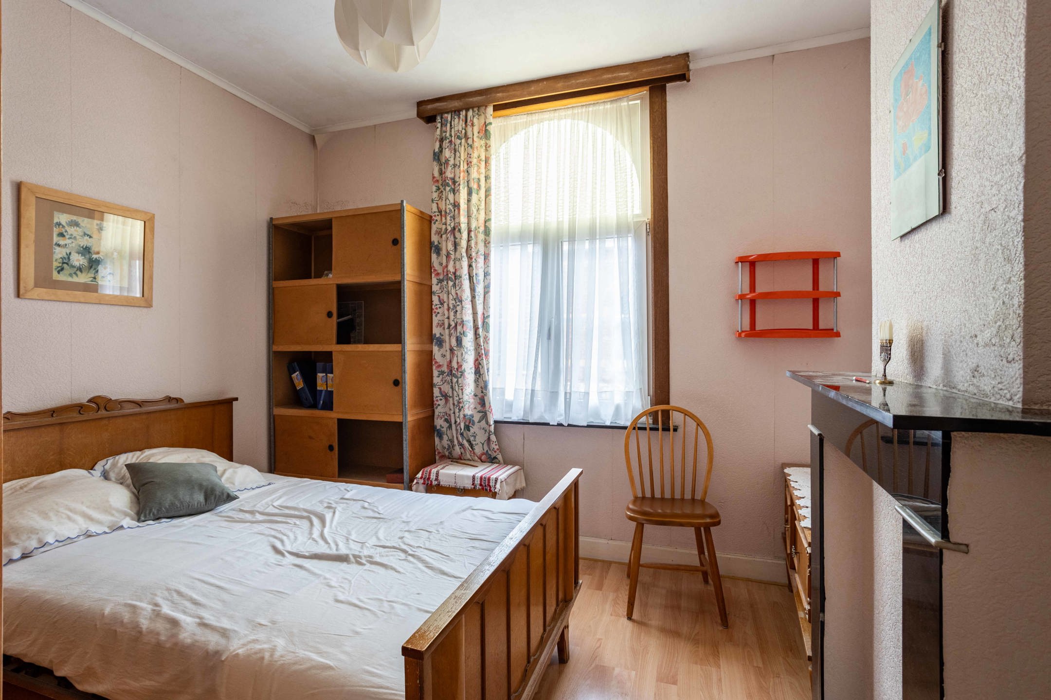  Verassend ruime, te renoveren woning in Ronse foto 17